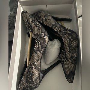 New in box Ann Taylor Loft black and cream lace heels sz 9